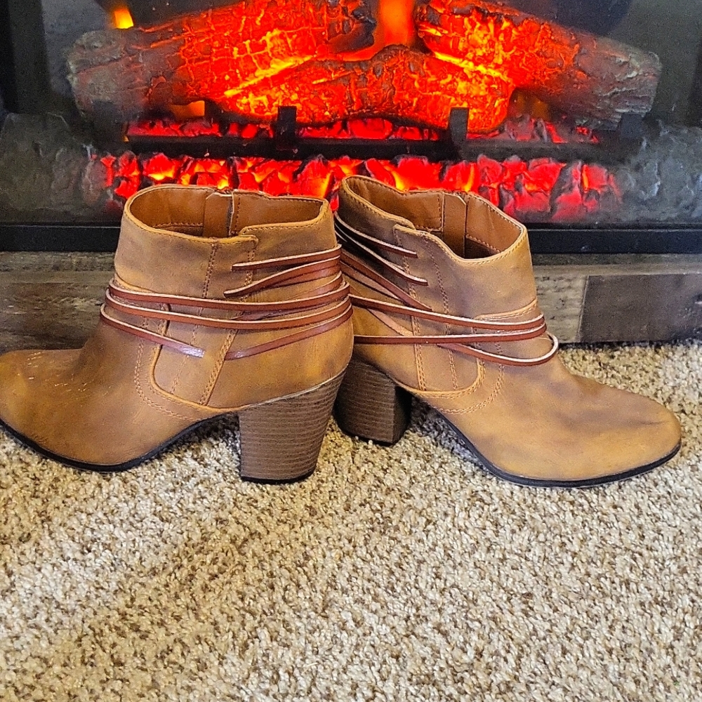 Big Buddha Lovely Rustic Brown Ankle Boots
